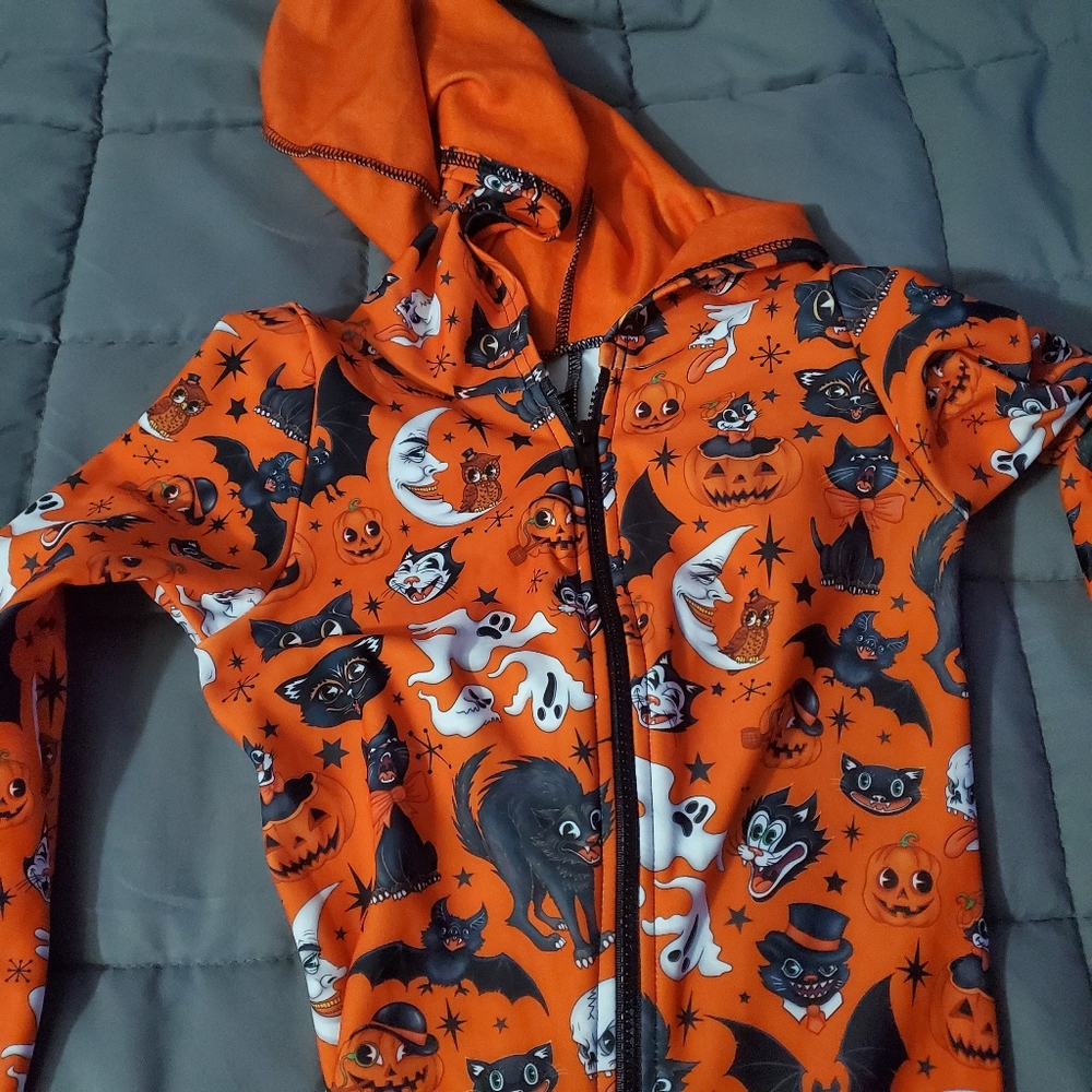 Blackmilk Trick or Treat snugglesuit - Picture 3 of 9